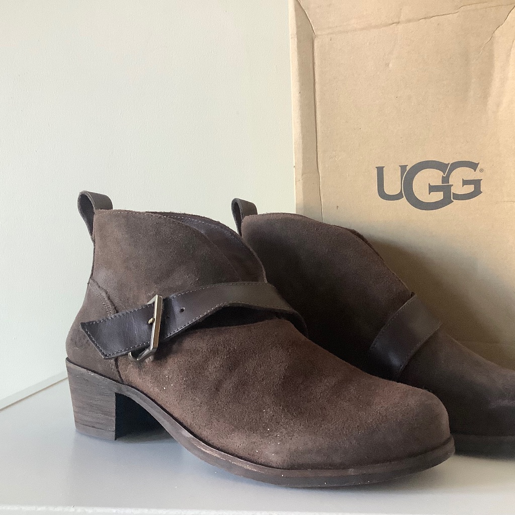 Ugg Suede Leather Open Slit Ankle Bootie Block Heel Shearling Insole Dark Brown